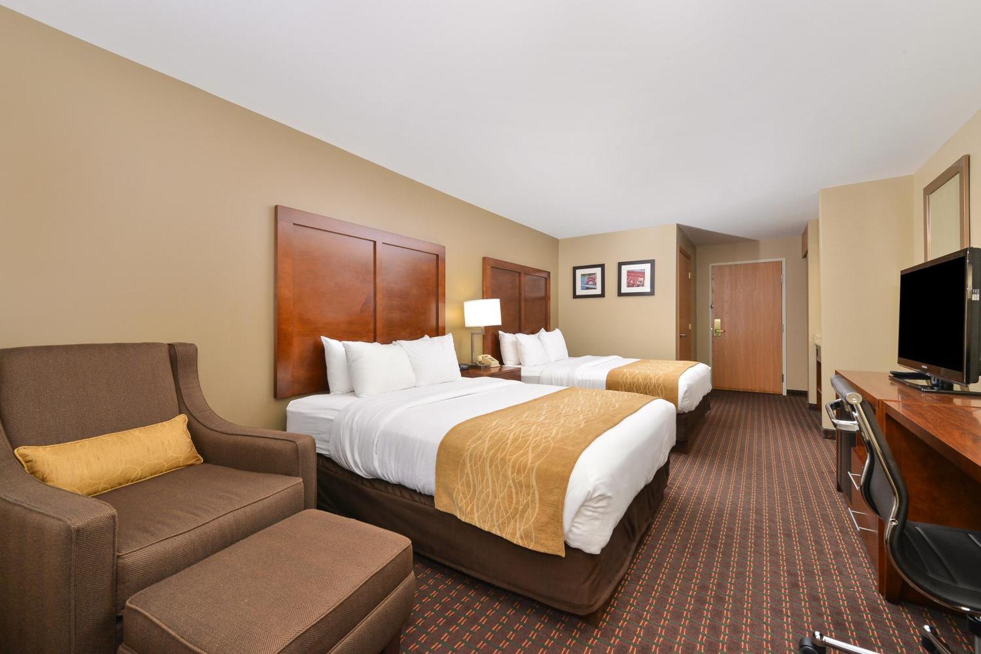 Comfort Inn & Suites Riverview Near Davenport And I-80 Le Claire Habitación foto
